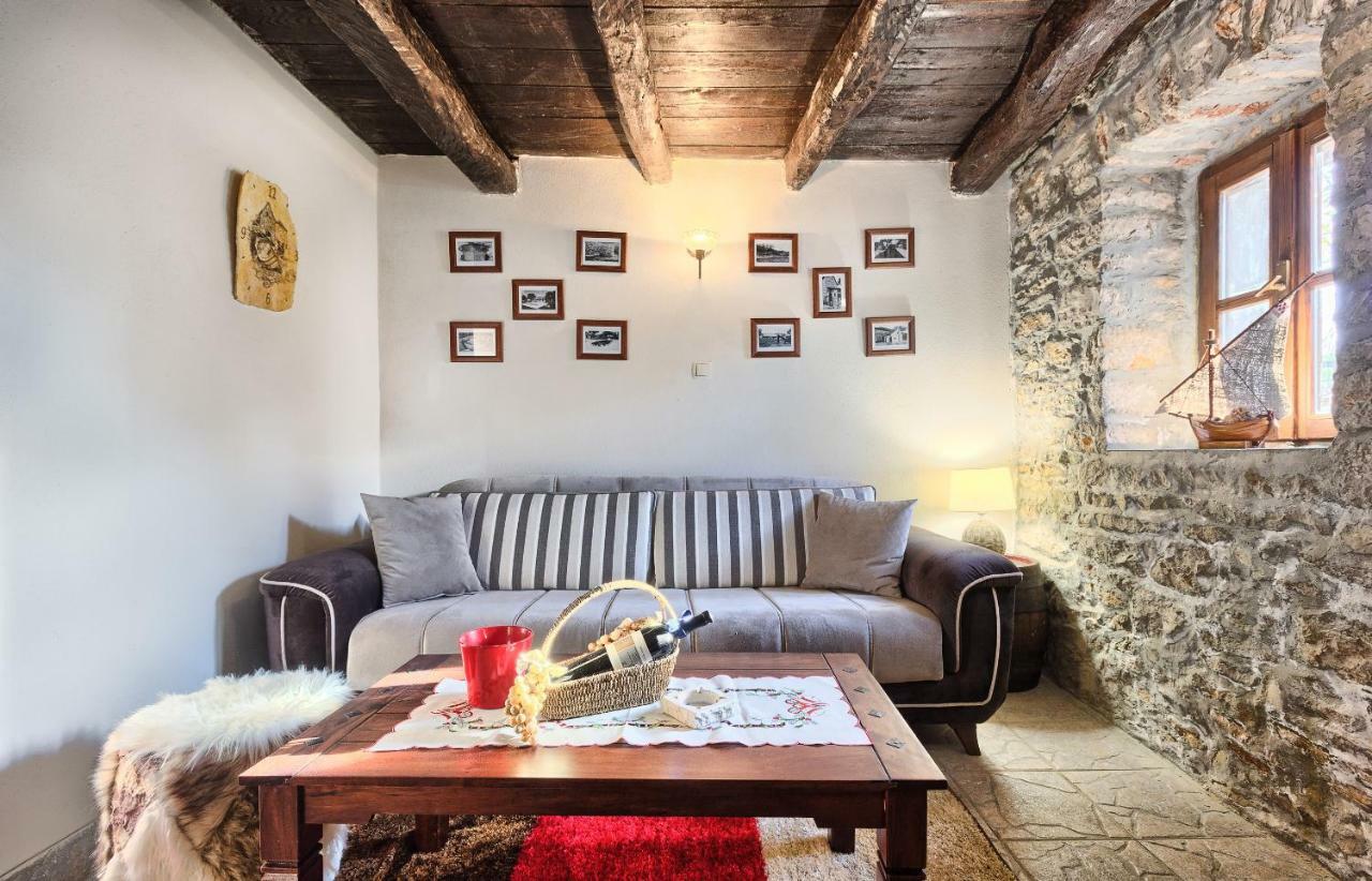Dalmatia Stone House - Heated Pool Guest House Biorine Bagian luar foto