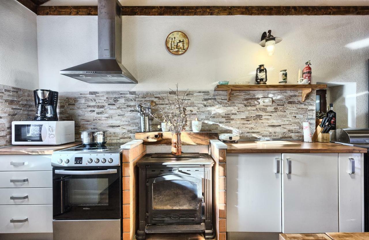 Dalmatia Stone House - Heated Pool Guest House Biorine Bagian luar foto