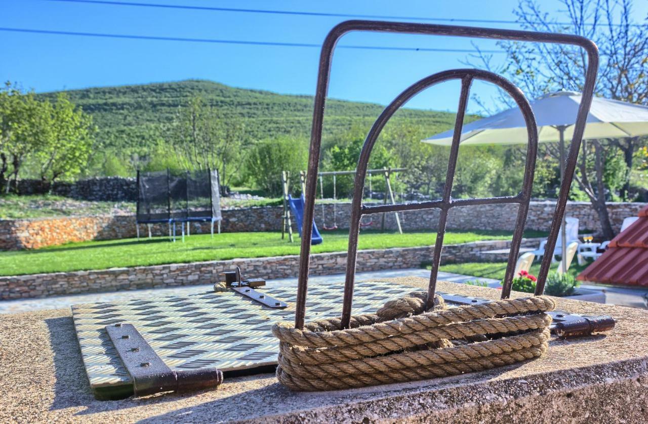 Dalmatia Stone House - Heated Pool Guest House Biorine Bagian luar foto