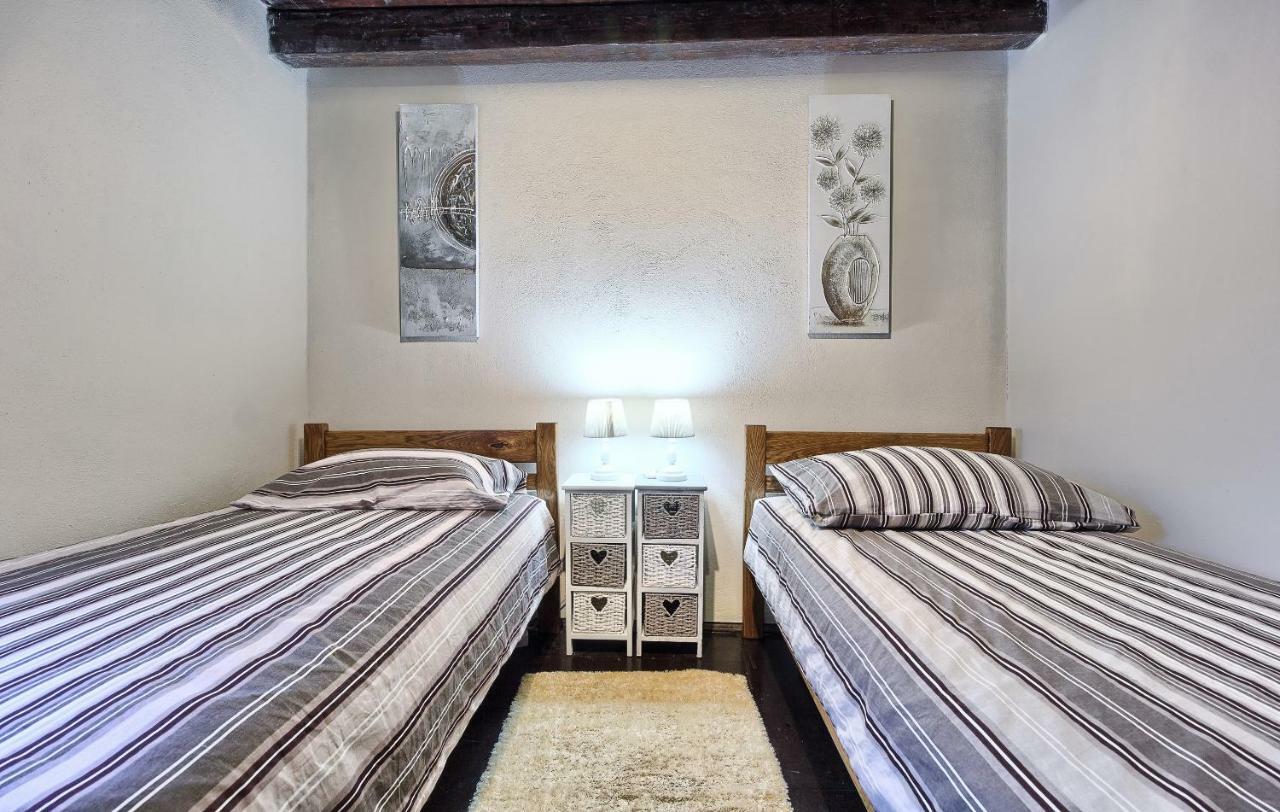 Dalmatia Stone House - Heated Pool Guest House Biorine Bagian luar foto