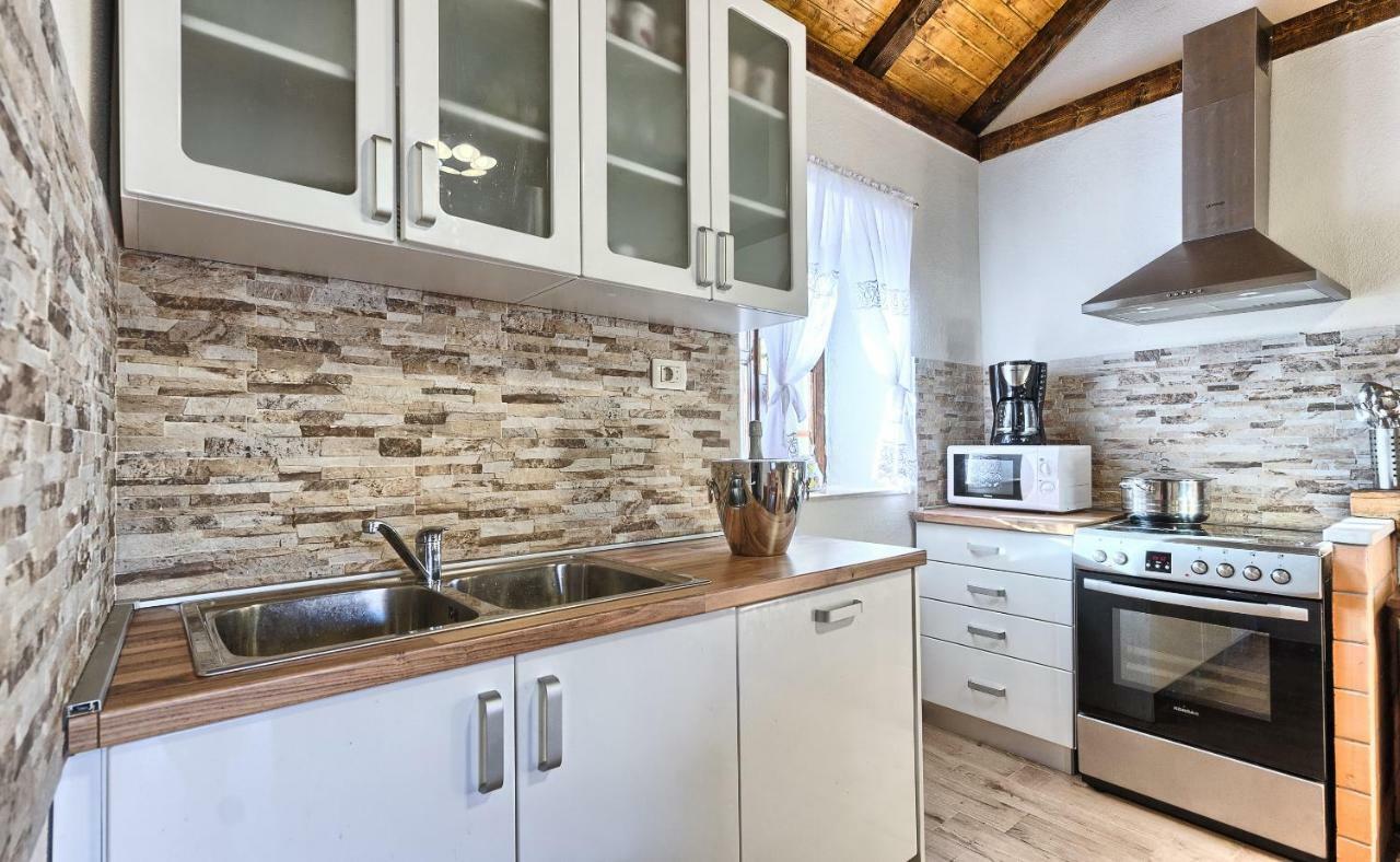 Dalmatia Stone House - Heated Pool Guest House Biorine Bagian luar foto