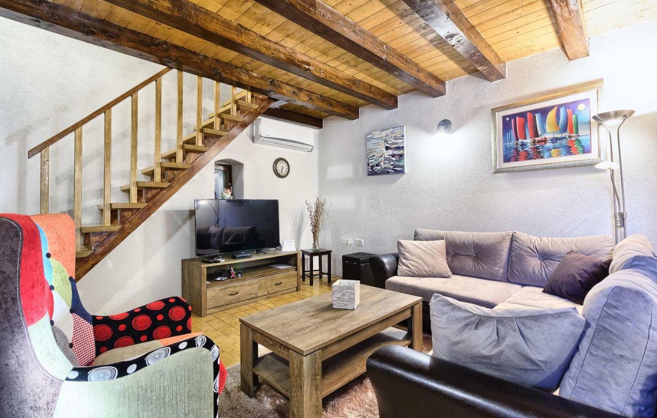 Dalmatia Stone House - Heated Pool Guest House Biorine Bagian luar foto