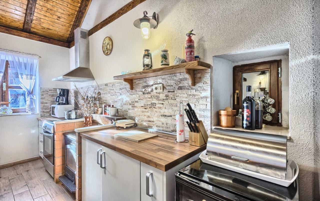 Dalmatia Stone House - Heated Pool Guest House Biorine Bagian luar foto